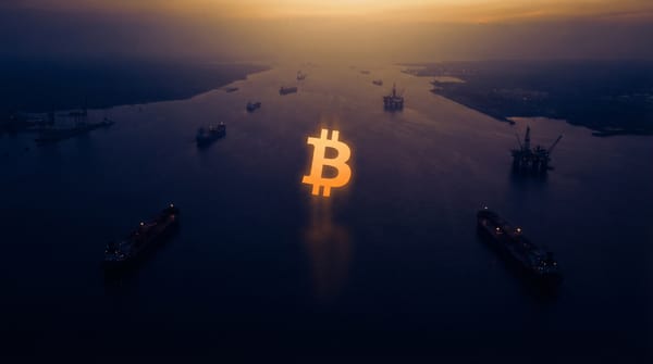 Bitcoin a $74 mil mientras el Estrecho de Ormuz hierve: lo que el smart money vio primero